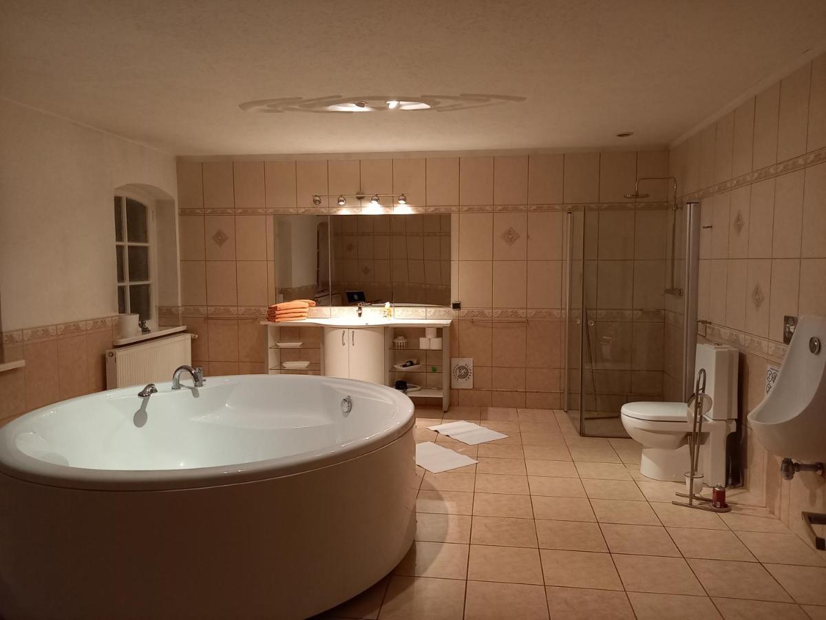 Figaro Villa Ventspils Buitenkant foto