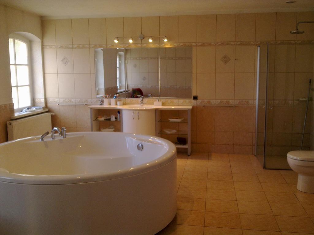 Figaro Villa Ventspils Kamer foto