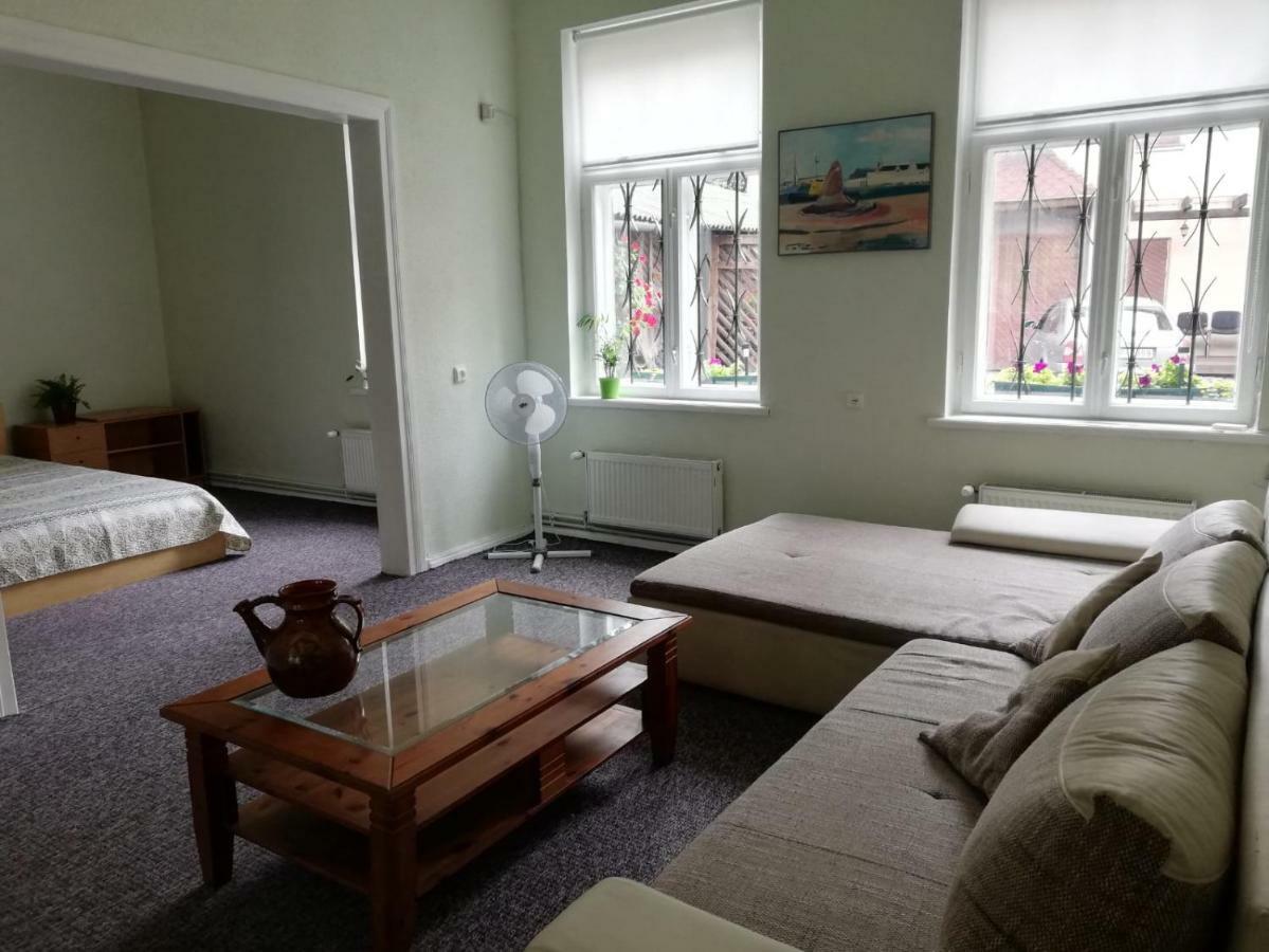 Figaro Villa Ventspils Buitenkant foto